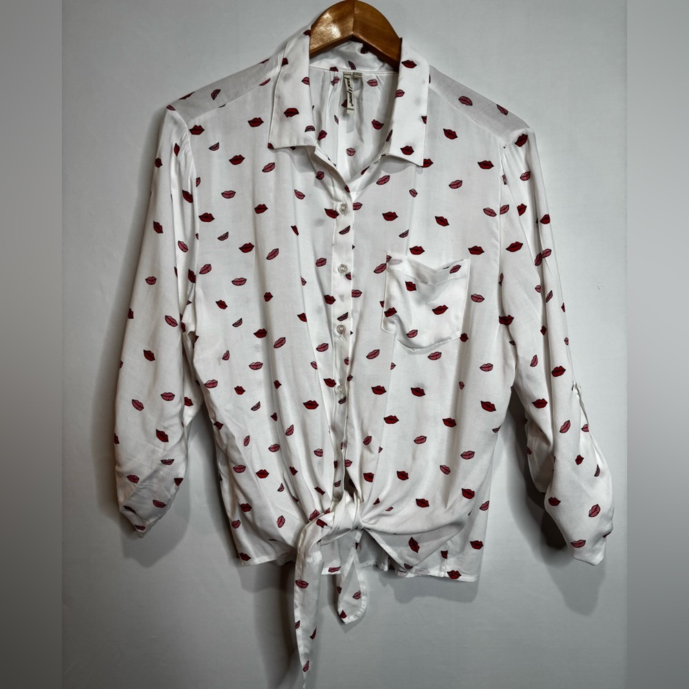 Red Lip print Grand & Greene White Button Front Tie Blouse Size M